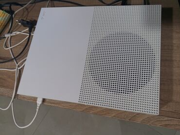 телефон fly evo tech 4: Xbox one s 1 terabayt yaddaş 2 pult verilir ustunde bahali oyunlar