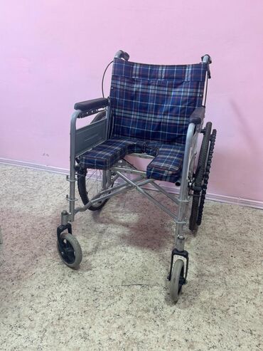 Бу инвалидная коляска, есть подставки под ноги и сидушка сьемная