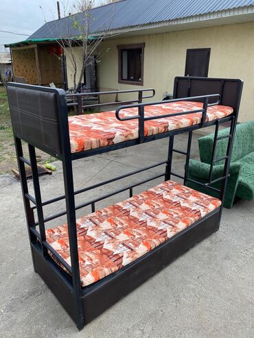 кровать чердак металлическая: Двухъярусная кровать, Б/у, С выкатной системой