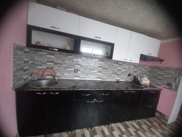 Mətbəx mebeli: Mətbəx mebeli dəsti - Üst modul: ağ rəngli şkaflar, biri şüşəli — 7