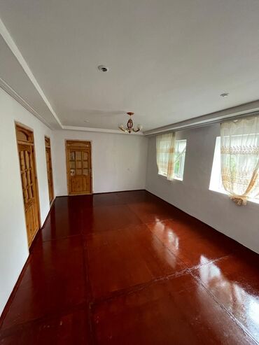 20 ci sahə ev: 3 otaqlı, 68 kv. m, Orta təmir
