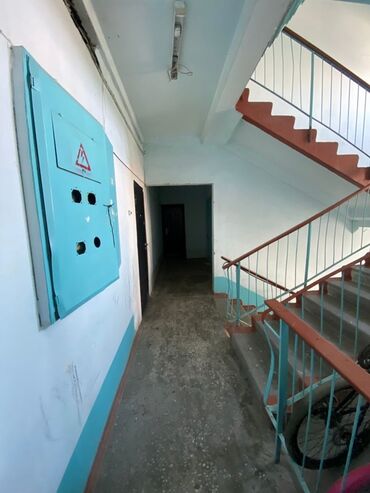 дом с дизайнерским ремонтом: 1 комната, 35 м², 105 серия, 8 этаж, Старый ремонт