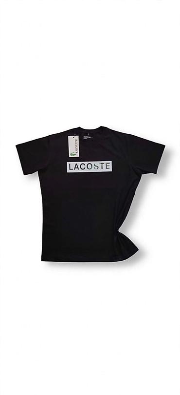 Muška majica kratkih rukava – crna, sa velikim LACOSTE logotipom preko