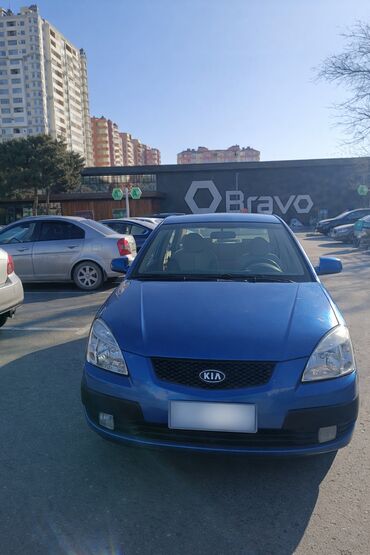Kia: Kia Rio sedan – mavi rəng, 4 qapı. Texniki və dizayn xüsusiyyətləri — 1