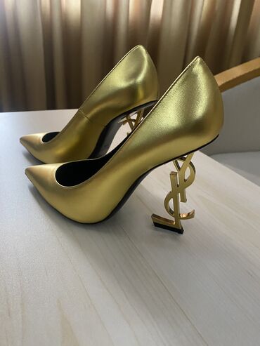 Köynək və bluzalar: 20 m — 23