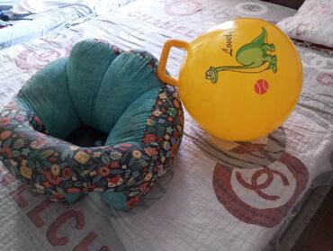 детский сад ак босого: Падушка и мяч сатылат 1000 сом экөө биригип