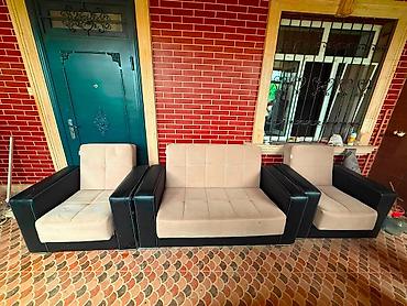 berber stolu: Divan dəsti – bazalı Tərkibi: - 1 ədəd iki nəfərlik divan - 2 ədəd — 1