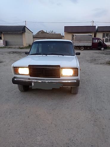 turbo az atego: VAZ 2107 avtomobili təqdim olunur. Sedan kuzovlu, ağ rəngli klassik — 7