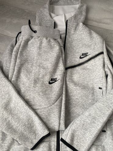 прокат национальных костюмов для детей: Серый спортивный костюм Nike в стиле техфлиса. Состав комплекта: -