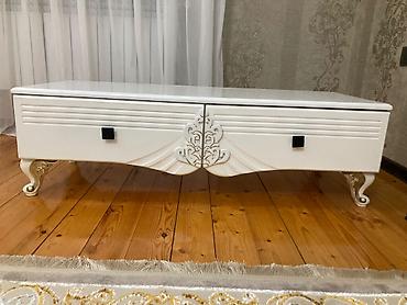 TV altlığı: İşlənmiş, Düz TV altlığı, Polkasız, Laminat — 1