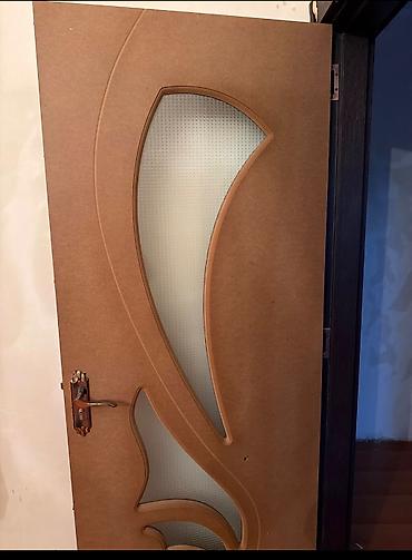 Şüşəli daxili otaq qapısı - Material: MDF əsaslı panel, dekorativ