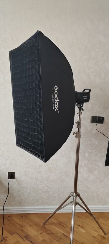 Digər foto və video aksesuarları: Godox SL 60
450 azn
Daxildir:
 İşıq
Soft box
Ayaqlıq