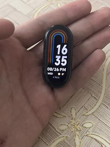 xiaomi mi band 1: Qara rəngli Xiaomi smart band fitness qolbağı. Məhsulun görünən — 4
