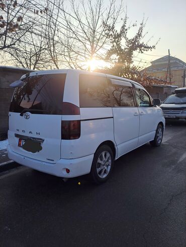 Toyota: Toyota Noah: 2002 г., 2 л, Автомат, Бензин, Минивэн — 3