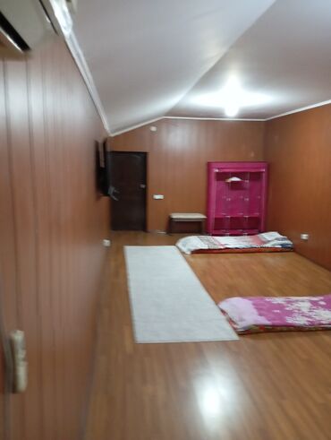 комната в общежитии: 30 м²