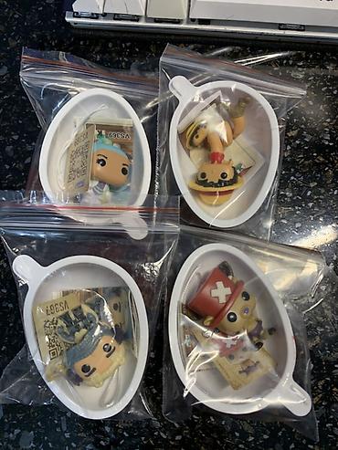 kinder joy: Kinder Joy One Piece, если разом то по 100 сом. 
Луффи
Виви
Чопер
Вапл — 1