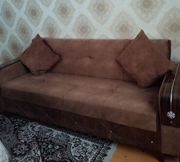 диван с подушками: Divan