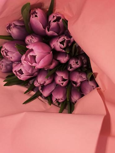 Букеты из живых цветов: Розы и тюльпаны к 8 Марта - Срезанные свежие розы в ассортименте — 7