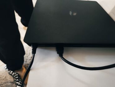 PS4 (Sony Playstation 4): Sony PlayStation 4 Slim modeli qara rəngdədir.1 Tb Əla vəziyyətdədir — 2