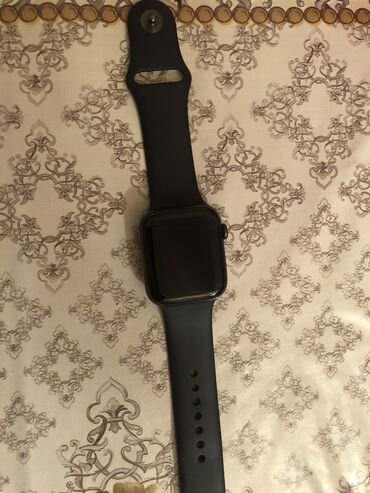 watch 5: Apple Watch SE 1ci nəsil 2020 istehsaldı 44mm cızıq zədə problem yoxdu