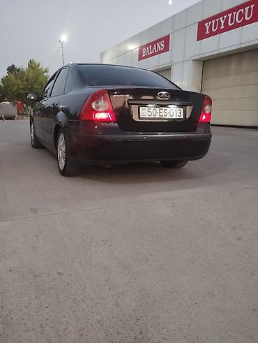 niva satilir: Ford Focus sedan – qara rəng. - Kuzov: 4 qapılı sedan, ön və arxa — 2