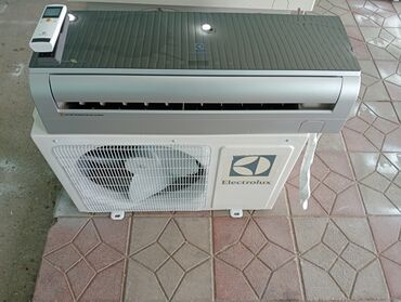 оконный кондиционер: Kondisioner Electrolux, İşlənmiş, 30-35 kv. m, Split sistem, Kredit yoxdur, Ödənişli quraşdırma
