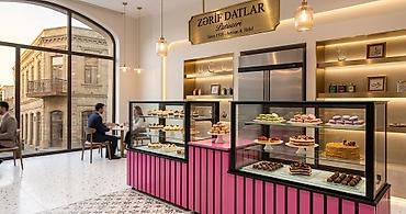 şirniyyat vitrin: Məhsullar: - Torta və piroqlar: meyvəli cheesecake, şokoladlı və — 1