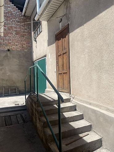 Продажа коттеджей и домов: 🏡 Продается 4 комнатный дом с времянкой 📍 Район: Ак-Орго 🏠 Площадь — 10