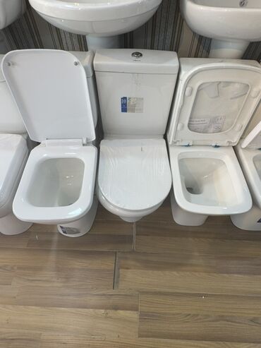 hamam ucun vanna: Ağ rəngdə və keramik materialdan hazırlanmış unitaz. Oval formalı