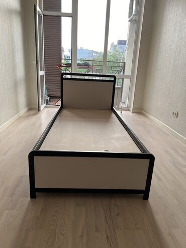 стол с регулируемой высотой: Двуспальная Кровать, Новый