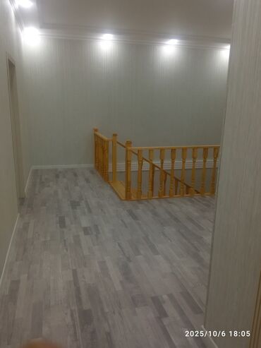 Həyət evləri və villaların satışı: İki mərtəbəli, geniş həyət sahəsi olan fərdi ev. Xüsusiyyətlər: - — 15