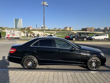 Mercedes-Benz: Mercedes-Benz E-Class: 2 l | 2010 il Sedan — 7