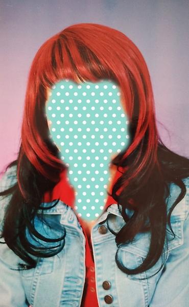 Другие головные уборы: 1. парик, пряди снизу черного цвета, сверху малинового цвета, челка и — 25