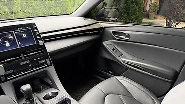 corolla 2016: Toyota Avalon: 2018 г., 2.5 л, Вариатор, Гибрид, Седан — 6