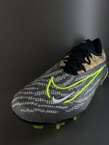 Бутсы: Футбольные бутсы Nike Phantom с серым вязаным верхом и яркими — 3
