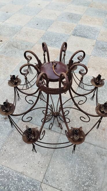 Quruducular: Çılçıraq, 8 lampa