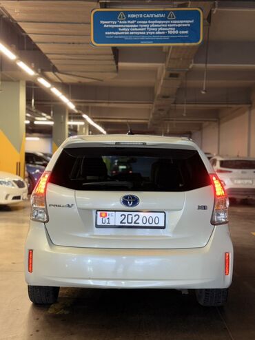 Toyota: Toyota Prius: 2013 г., 1.8 л, Вариатор, Гибрид, Минивэн — 4