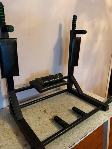 Turniklər və bruslar: Universal turnik–parallel qollar–qarn pressi üçün divar trenajoru — 4