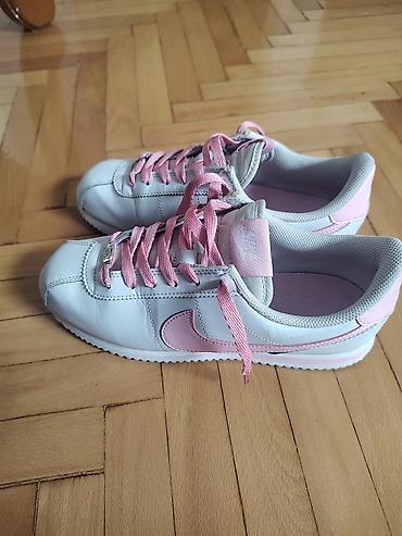 ženski: Bukvalno jednom obuvene, velike su mi, nove skroz sto se i vidi, Nike — 3