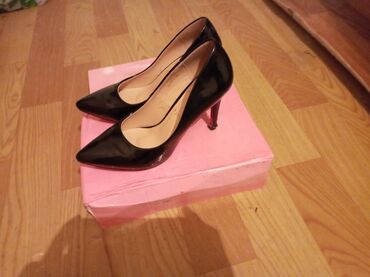 чёрные туфли на каблуке: Туфли 36, цвет - Черный