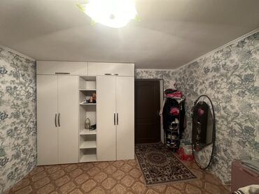квартир на долгий срок: Сдается комната Вся мебель присутствует, туалет и душ общий. За