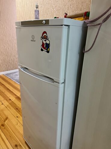 ikinci el soyuducular: İşlənmiş 2 qapılı Indesit Soyuducu Satılır, rəng - Ağ