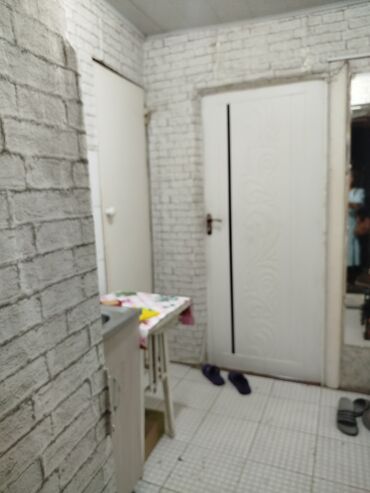 продам 4 квартиру: 1 бөлмө, 24 кв. м, 4 кабат, Косметикалык ремонт