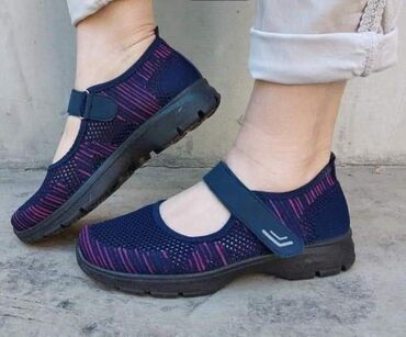 Women's Sneakers and athletic shoes: 40 — 2