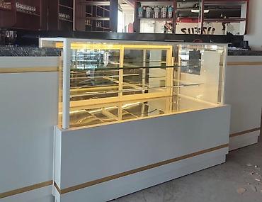 Soyuducu avadanlığı: Şirniyyat və desertlər üçün şüşə vitrin soyuducu - Kafe, restoran — 1