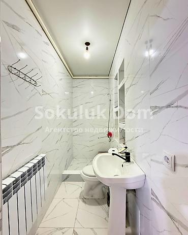 Продажа коттеджей и домов: 🏠Продаётся дом в с. Сокулук 🟡Комнаты: 4 🟡Участок: 8,8 соток ( по факту — 15