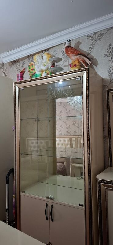 Masalar və oturacaqlar: Açılan, 2 qapılı Düz dolab, Servant
