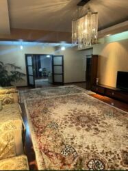 срочно продаётся 1 комнатная квартира в районе ошского рынка по улице молодая гвардия токтогула: 4 комнаты, 184 м², Элитка, 6 этаж, Евроремонт