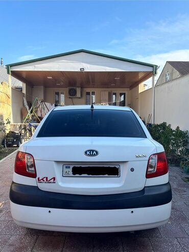 Kia: Kia Rio: 1.5 l | 2005 il Sedan — 5