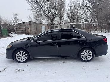 салон машины: Toyota Camry: 2013 г., Гибрид, Седан — 4